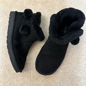 Arizona Faux Suede Pom Pom Winter Boots Black Women’s Size 7.5
